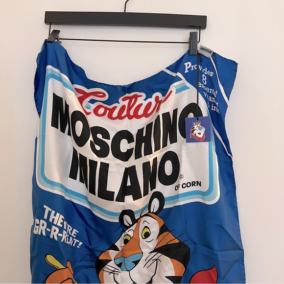 Moschino Tony The Tiger-print scarf year of the tiger Limited Edition - Picture 4 of 10